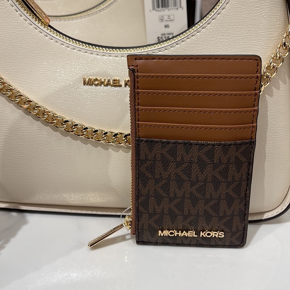 Michael Kors Jet Set Travel Medium Top Zip Card Case Wallet
PVC Leathr
Brown
NWT - Picture 16 of 16
